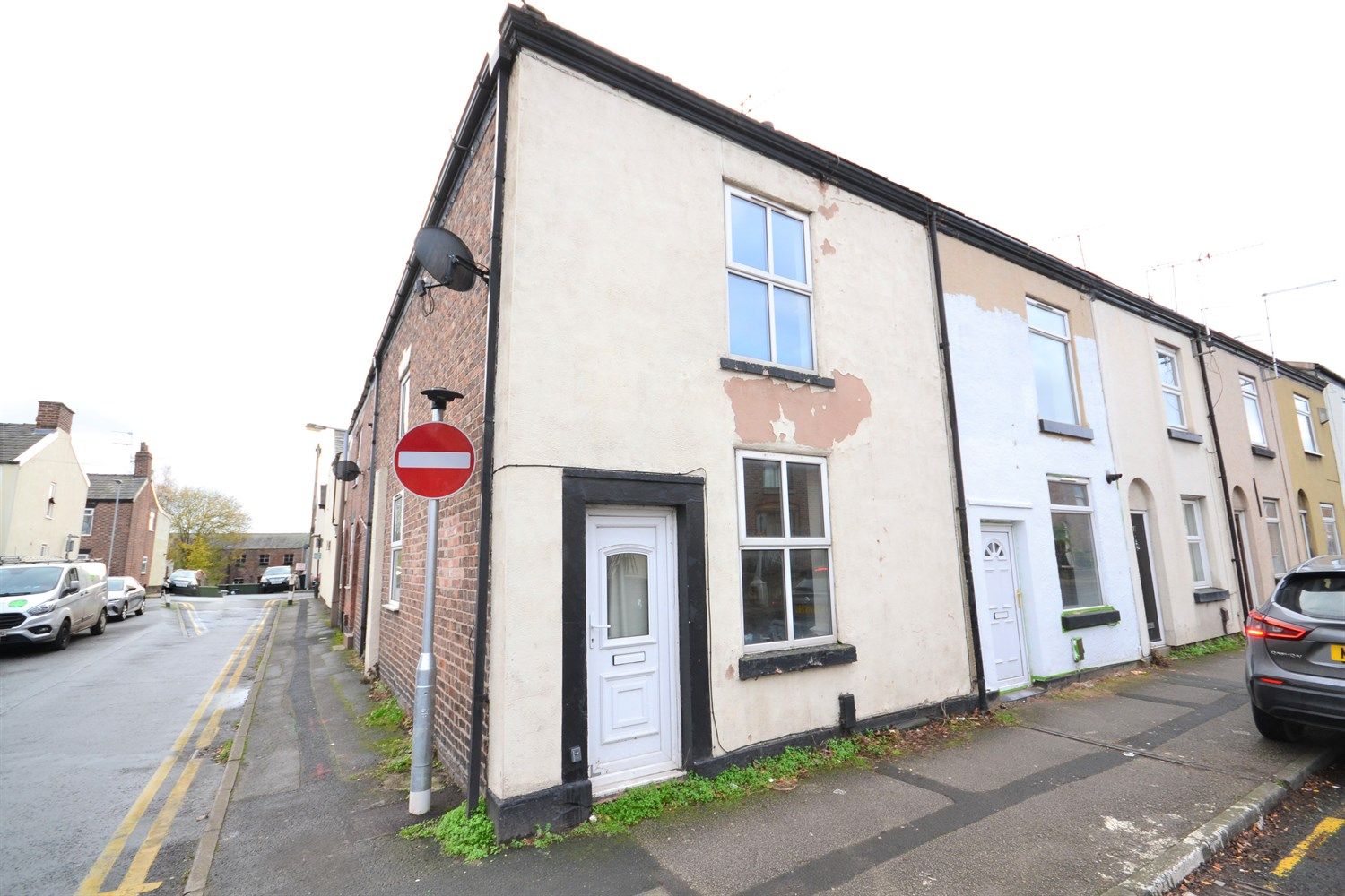 2 bed end terrace house for sale in Chester Road, Macclesfield SK11