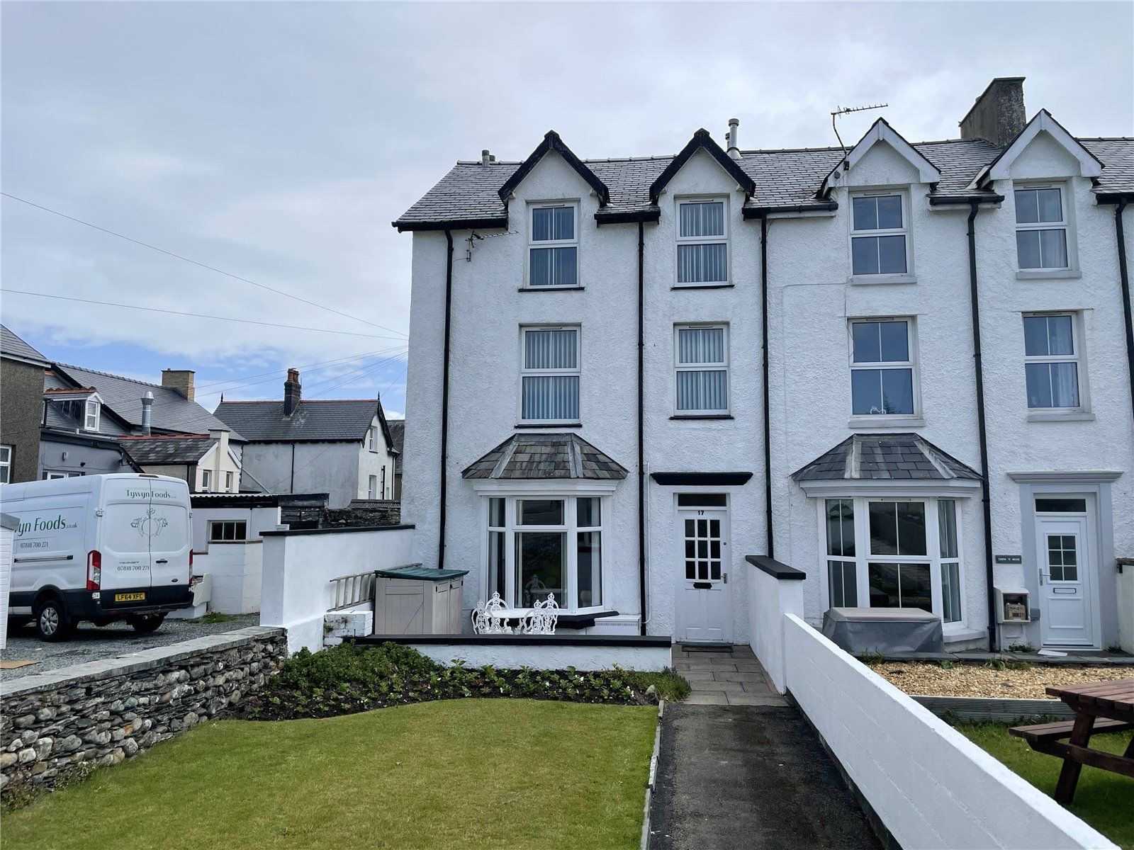 5 bed end terrace house for sale in Station Road, Tywyn, Gwynedd LL36