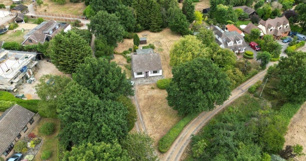 3 bed detached bungalow for sale in Broomhills Chase, Little Burstead