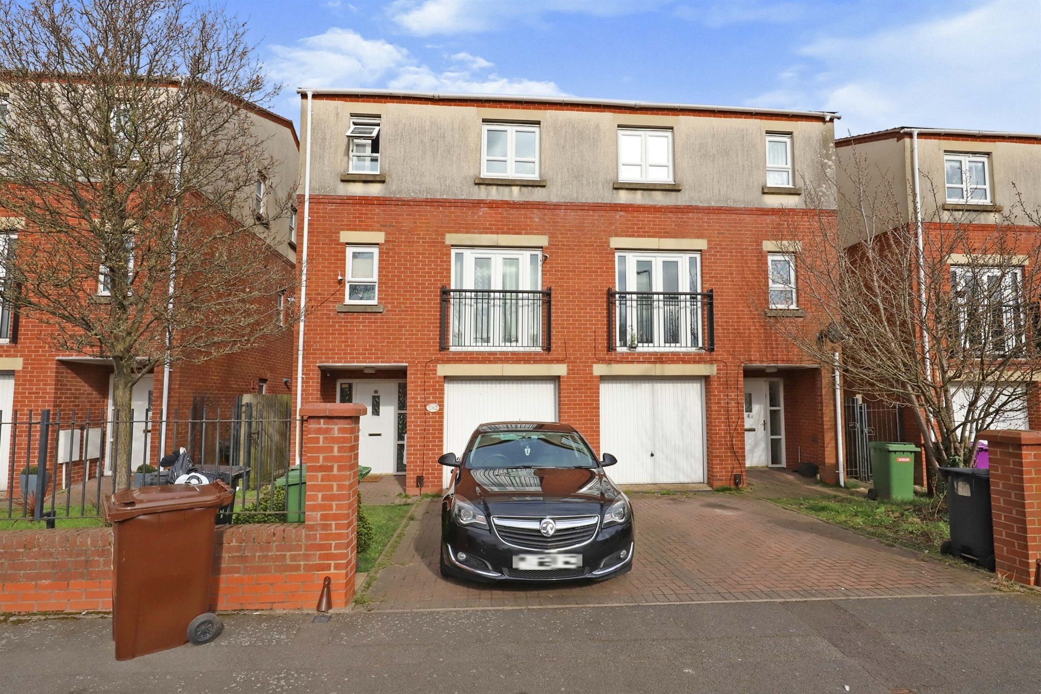 4 bed town house for sale in Waterside Close, Parkfields, Wolverhampton WV2 Zoopla