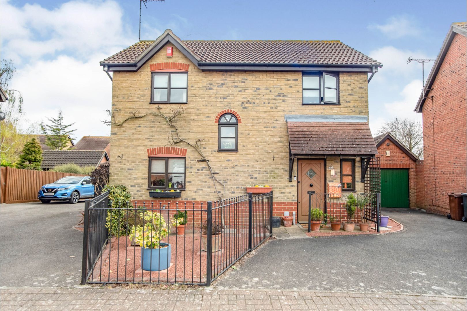 4 bed detached house for sale in Sycamore Way, South Ockendon RM15 Zoopla