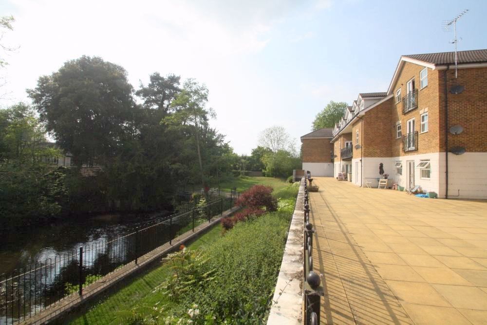 1 bed flat to rent in Old Mill Place, Wraysbury, Staines TW19 Zoopla