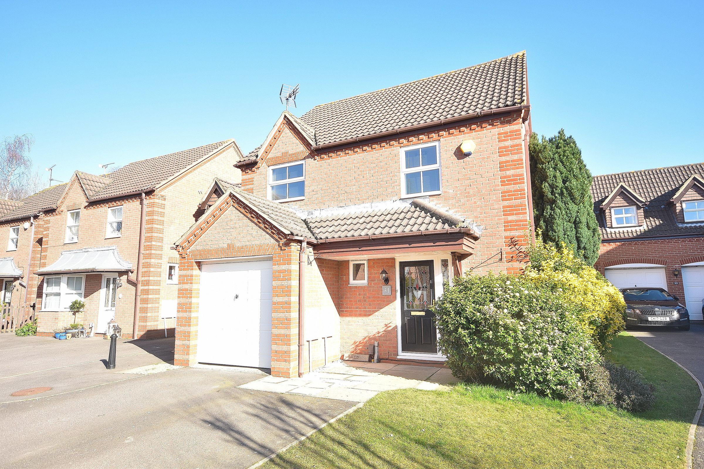 3 bed detached house to rent in Primrose Close, Stortford