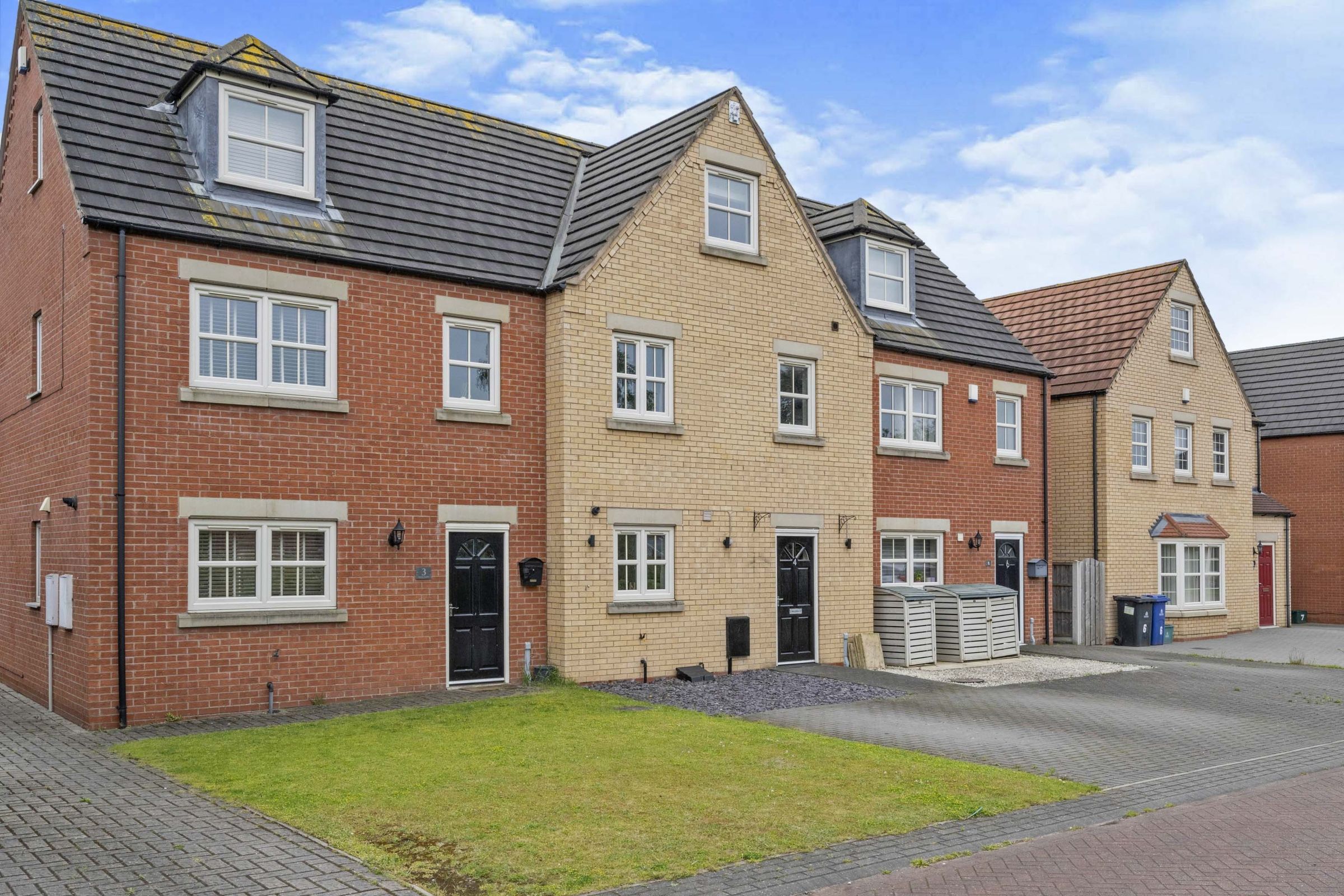 3 bed town house for sale in Nursery Gardens, Edenthorpe, Doncaster DN3