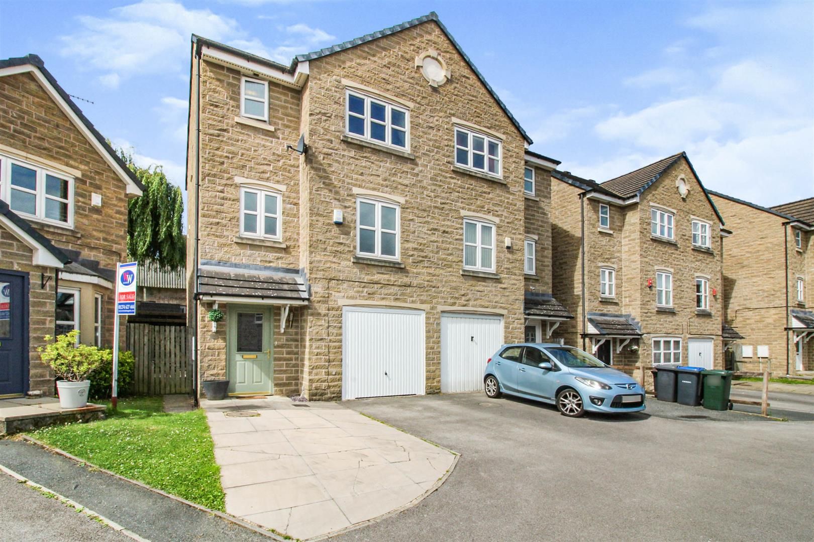 4 bed semidetached house for sale in Summerley Court, Idle, Bradford