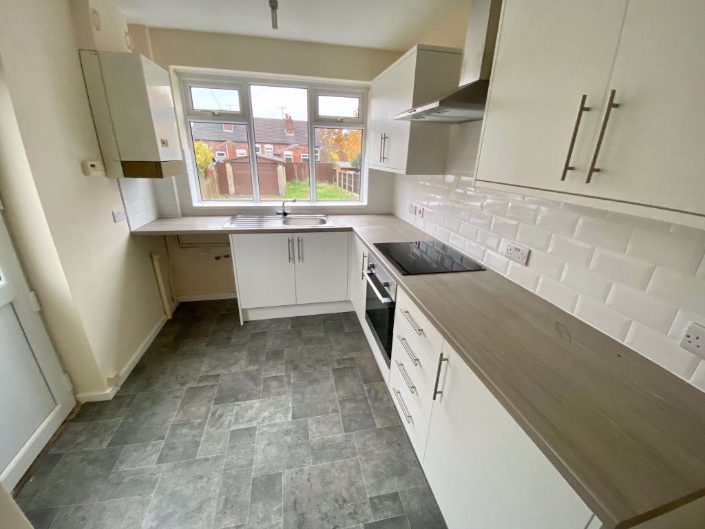 3 bed semidetached house to rent in Deepdale Avenue, Stapleford