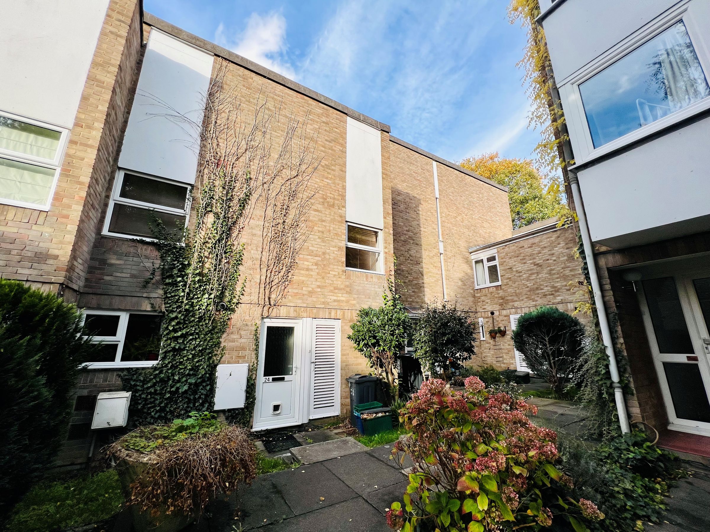 4 bed town house to rent in St Clairs Road, Park Hill, East Croydon CR0