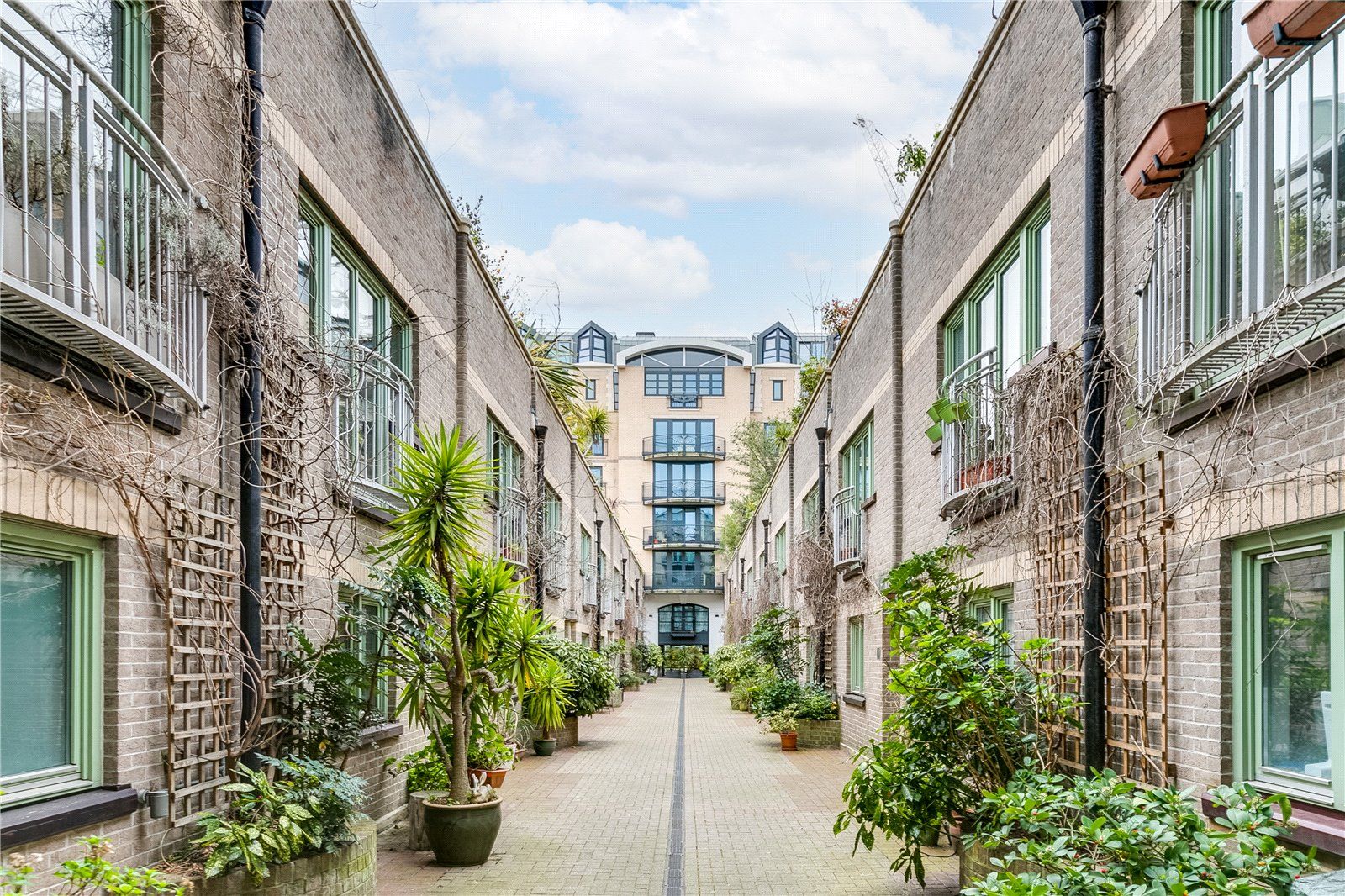 2 bed terraced house for sale in Kensington Gardens Square, Bayswater