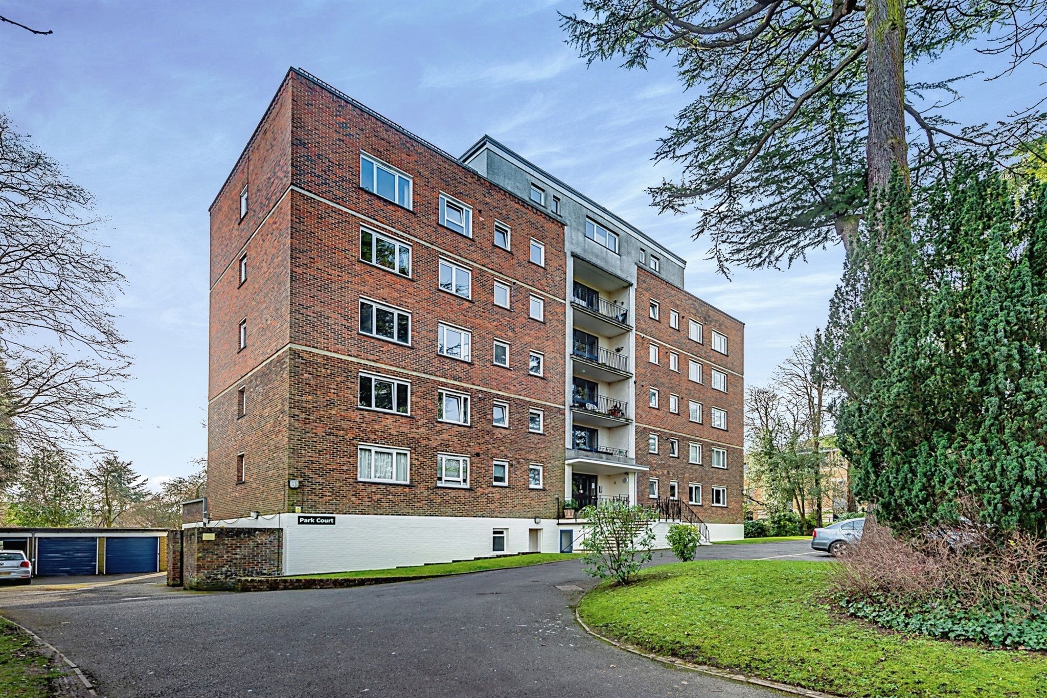 3 bed flat for sale in Linkfield Lane, Redhill RH1 Zoopla