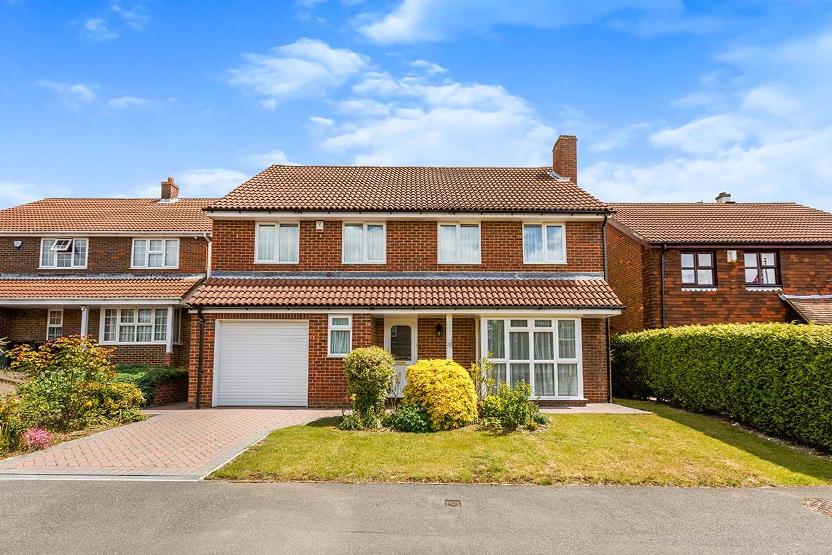 4 bed detached house for sale in The Old Yews, New Barn, Kent DA3 Zoopla