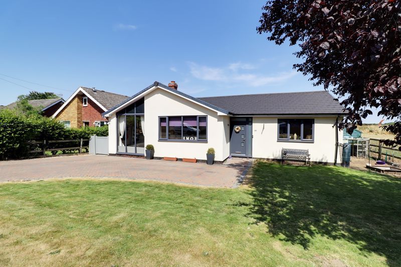 3 bed detached bungalow for sale in West End Road, Epworth, Doncaster
