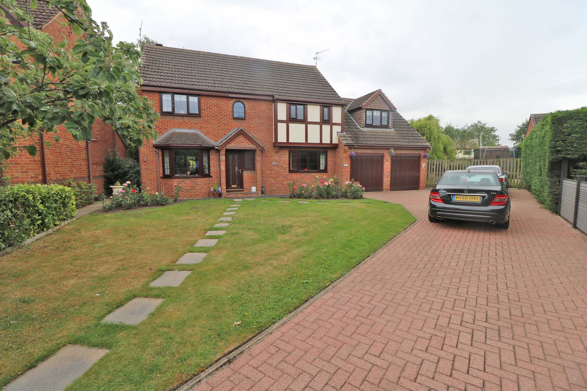 4 bed detached house for sale in Westmoreland Close, Westwoodside