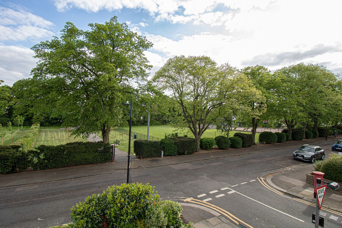 2 bed flat for sale in St. Clements Drive, LeighOnSea SS9 Zoopla