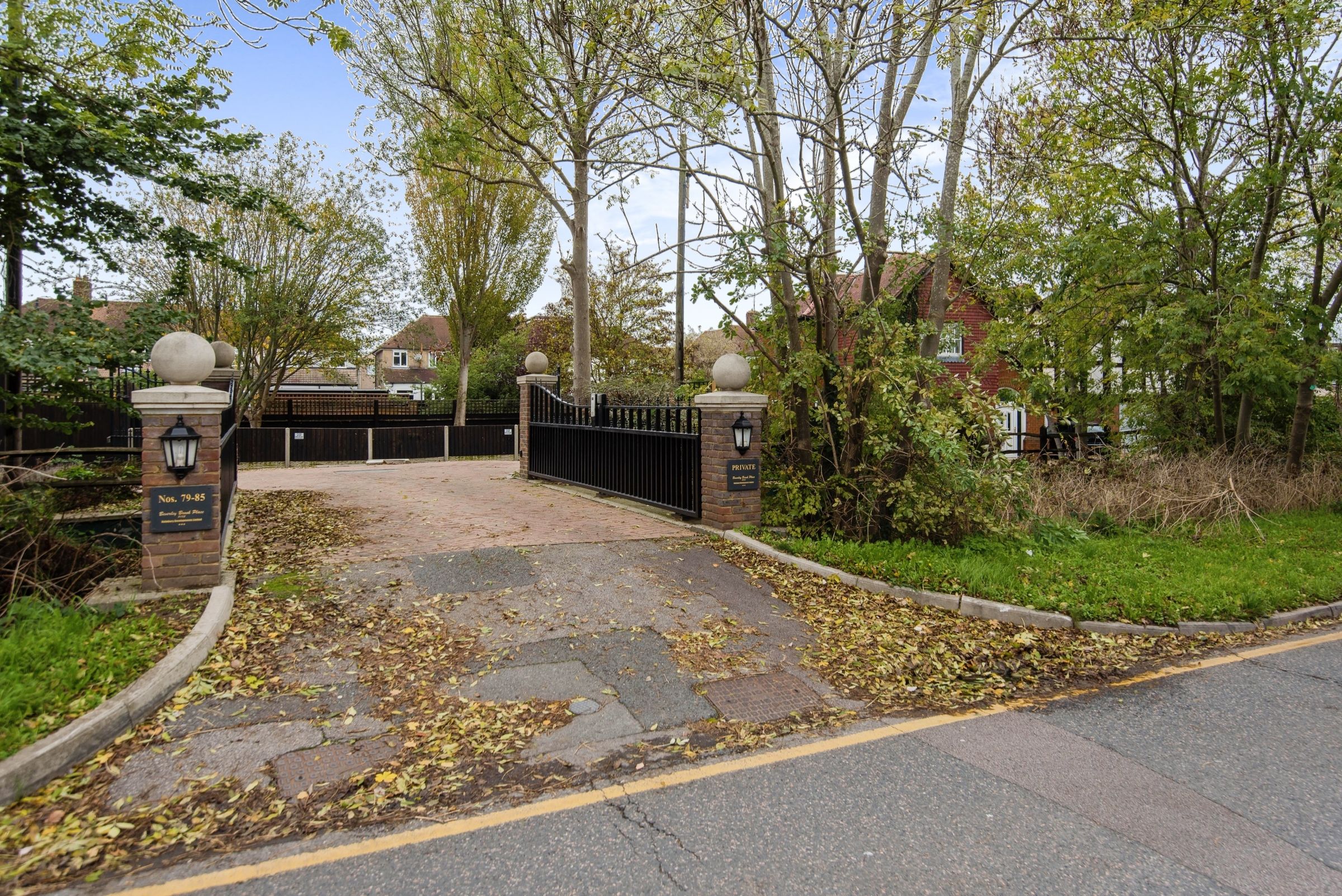 5 bed detached house for sale in Green Lane, Worcester Park KT4 Zoopla