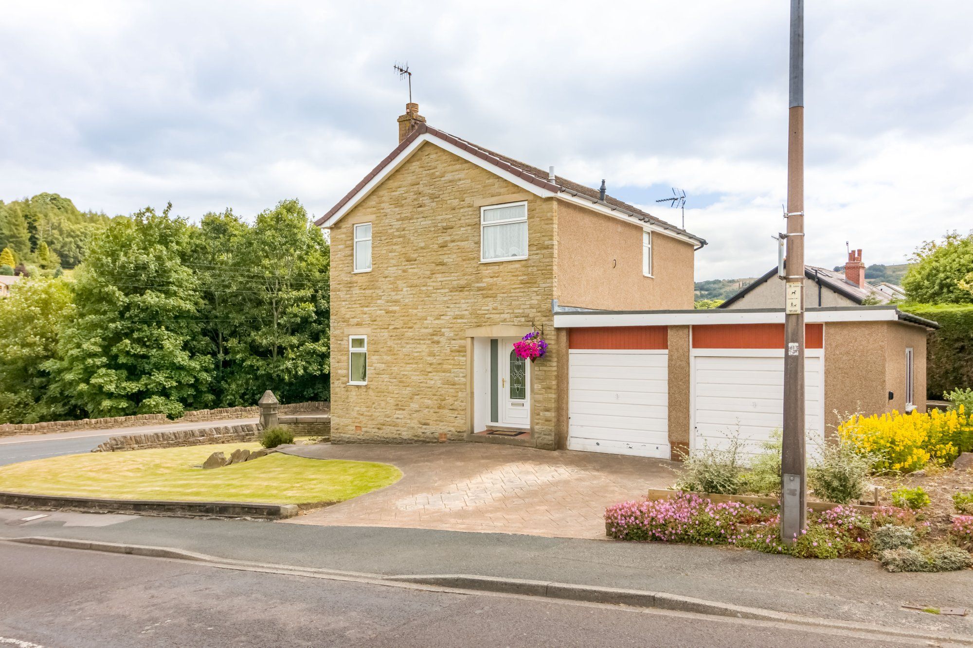 3 bed detached house for sale in Moorcroft Park Drive, New Mill
