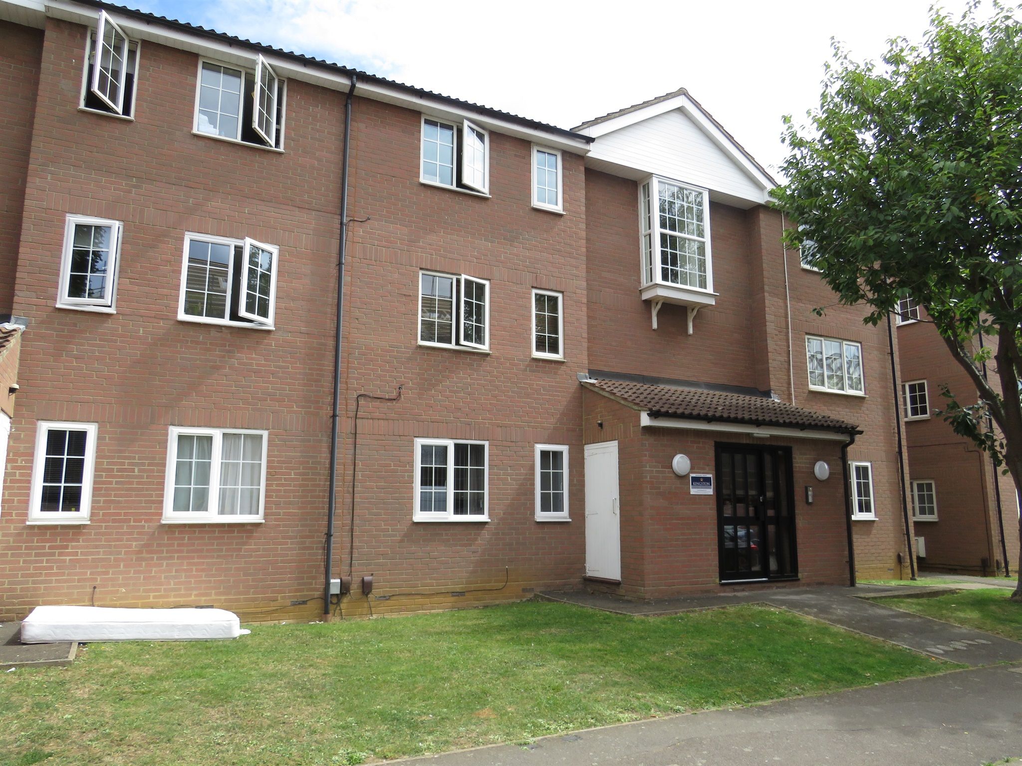 2 bed flat for sale in Countess Road, Northampton NN5 Zoopla
