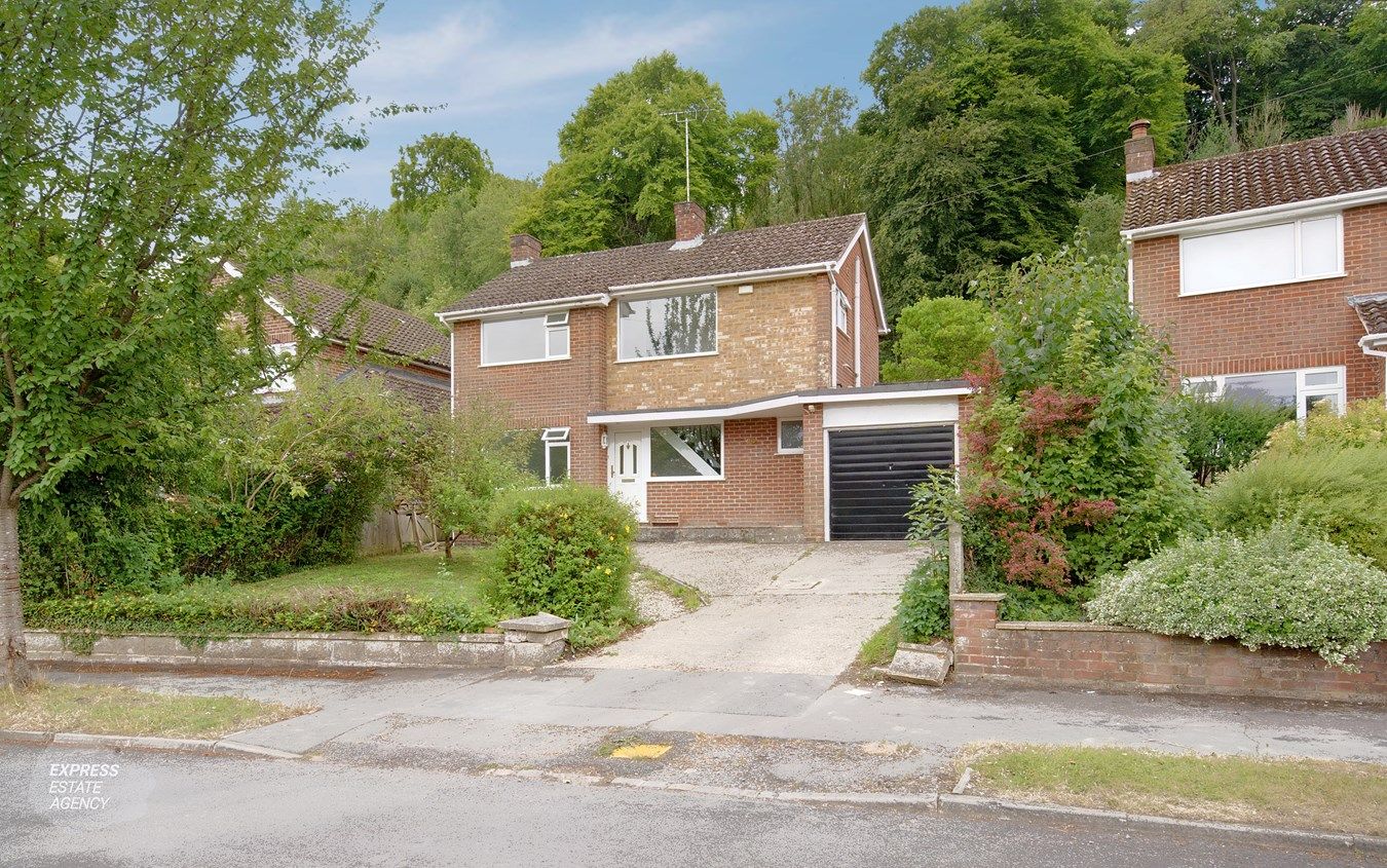 3 bed detached house for sale in Disraeli Crescent, High HP13