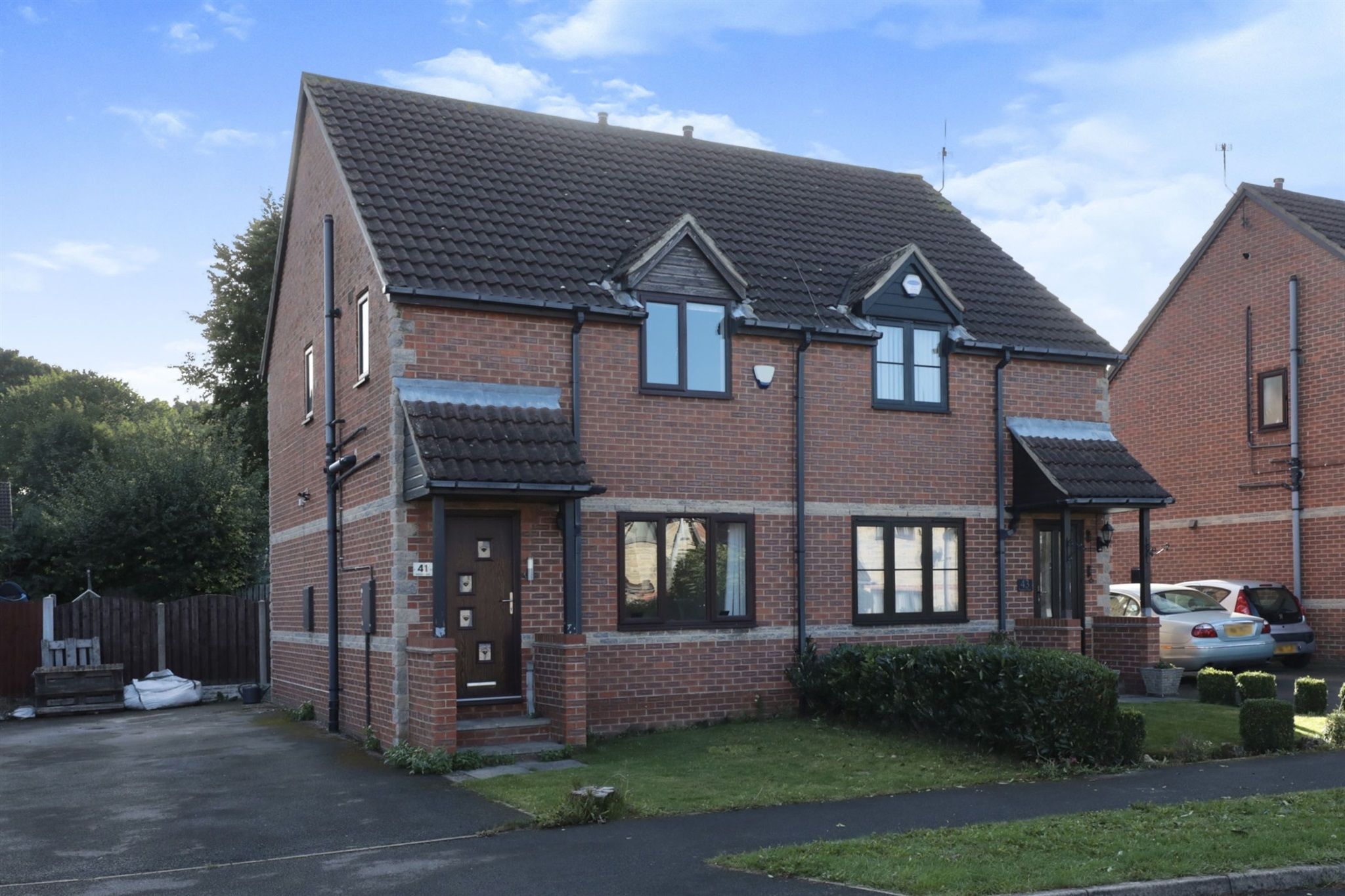 3 bed semidetached house for sale in Hunters Chase, Dinnington