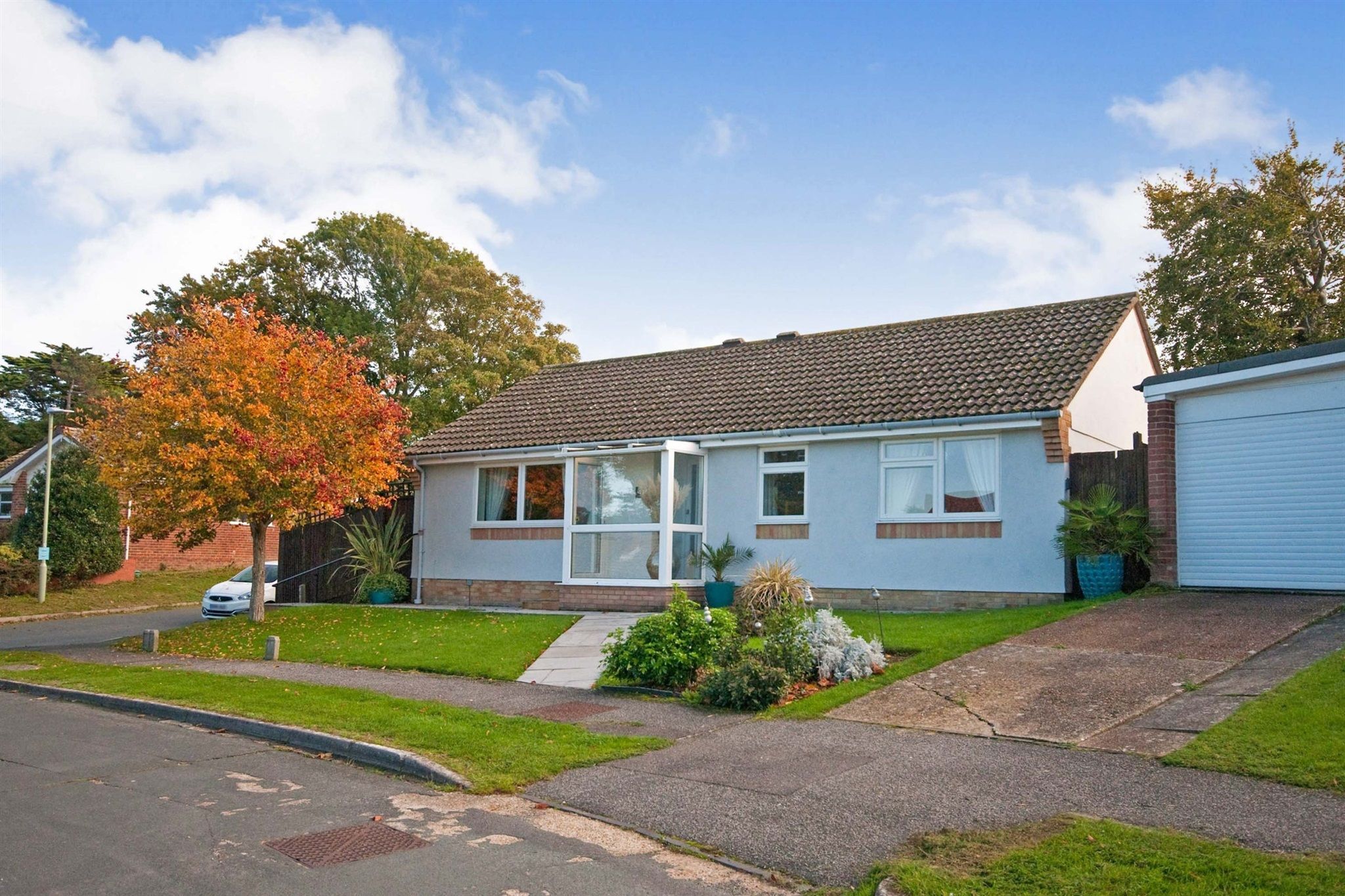 3 bed detached bungalow for sale in Salisbury Close, Willingdon