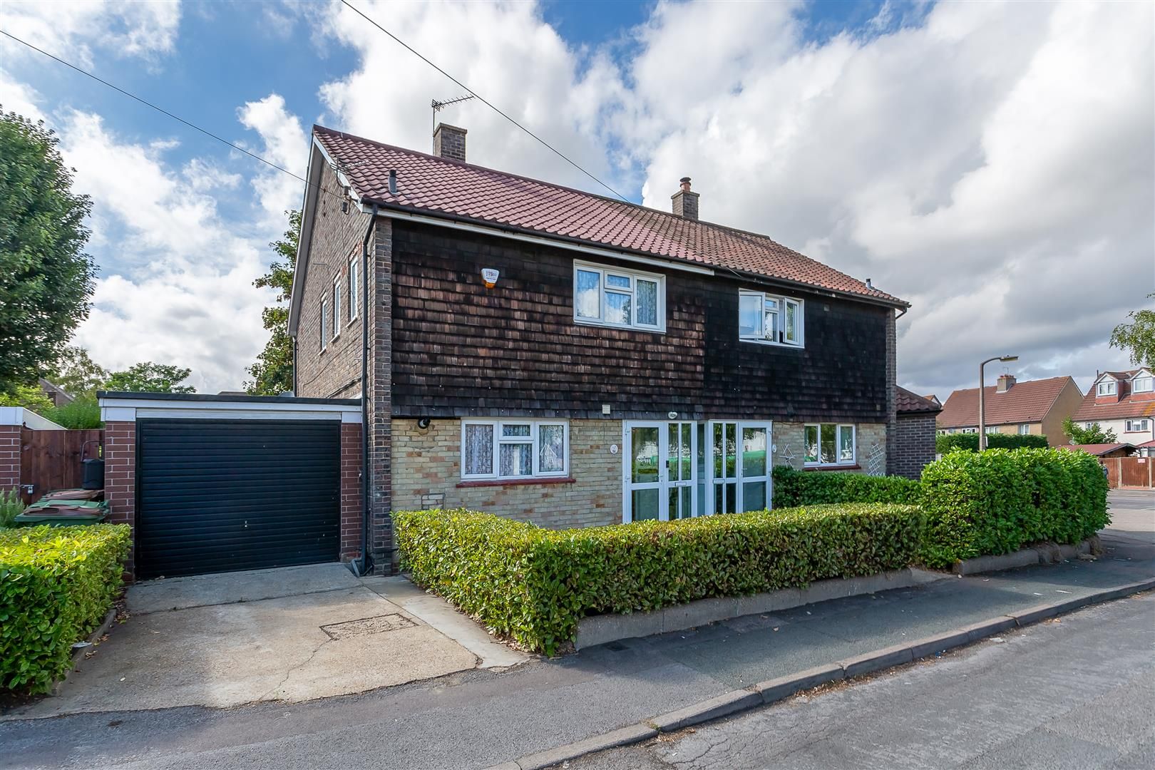 3 bed semidetached house for sale in Antrobus Close, Cheam, Sutton SM1