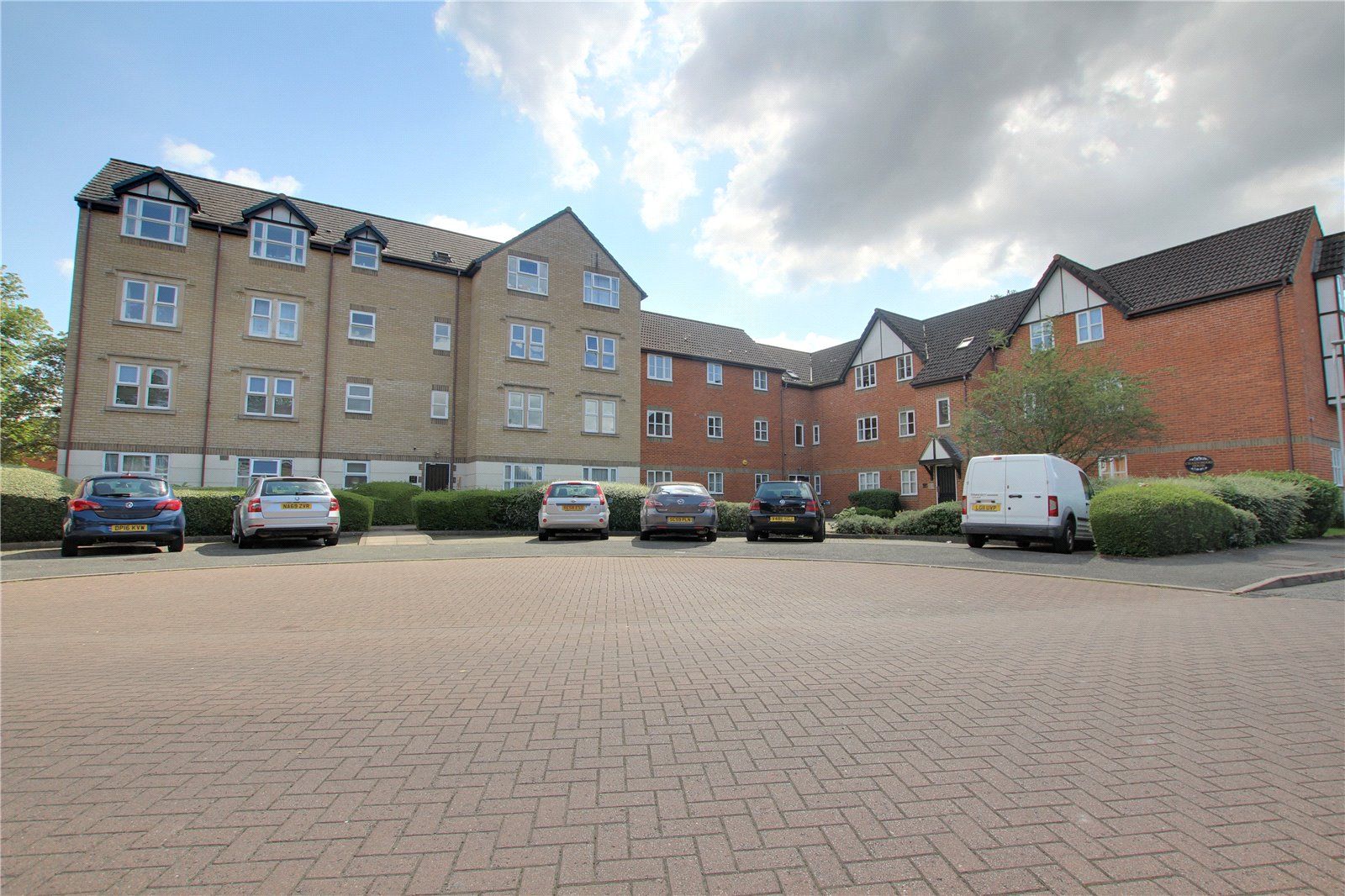 2 bed flat to rent in Rembrandt Way, Reading RG1 Zoopla