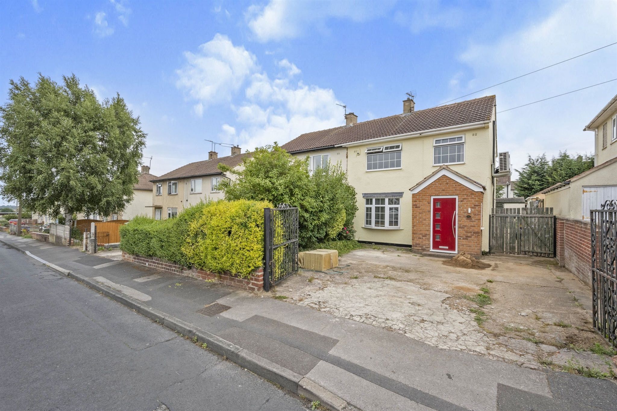3 bed semidetached house for sale in Auburn Road, Edlington, Doncaster