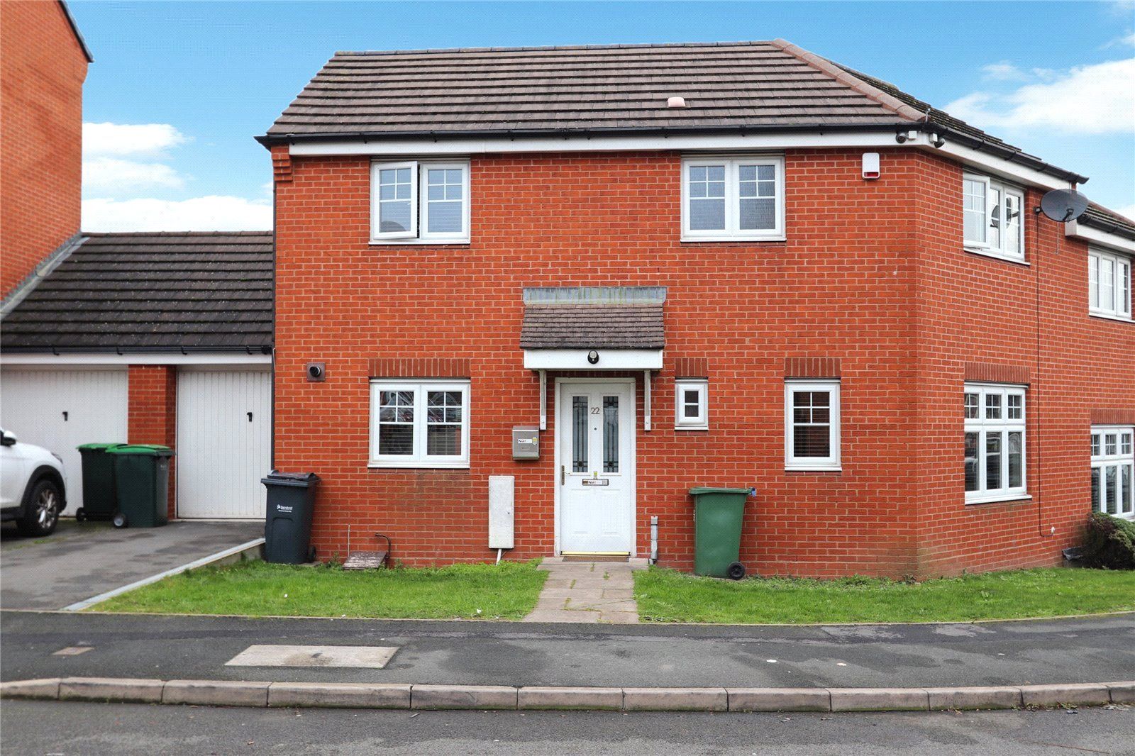 3 bed semidetached house to rent in Vowles Road, West Bromwich B71