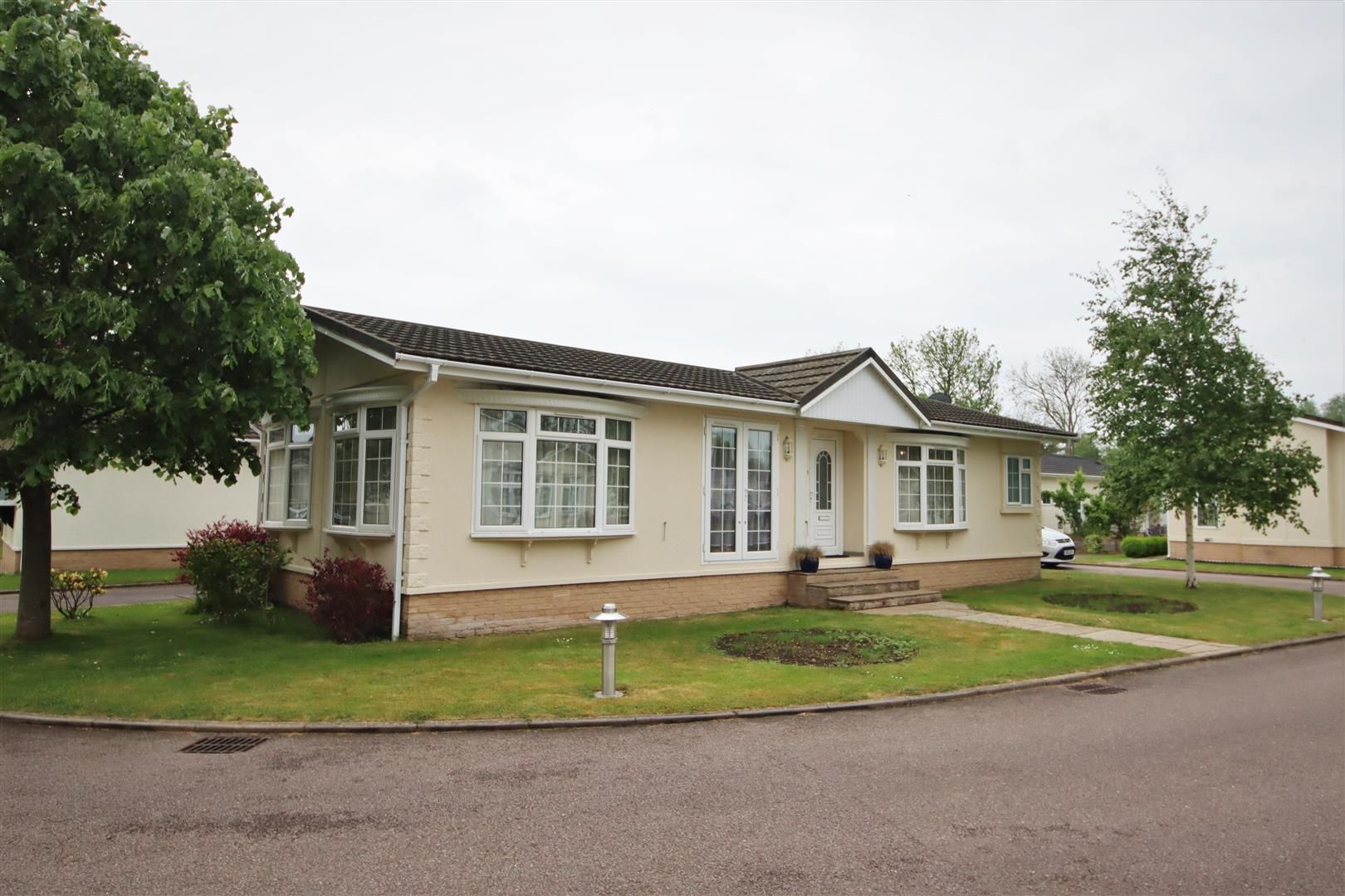 2 bed mobile/park home for sale in Ely Road, Waterbeach, Cambridge CB25