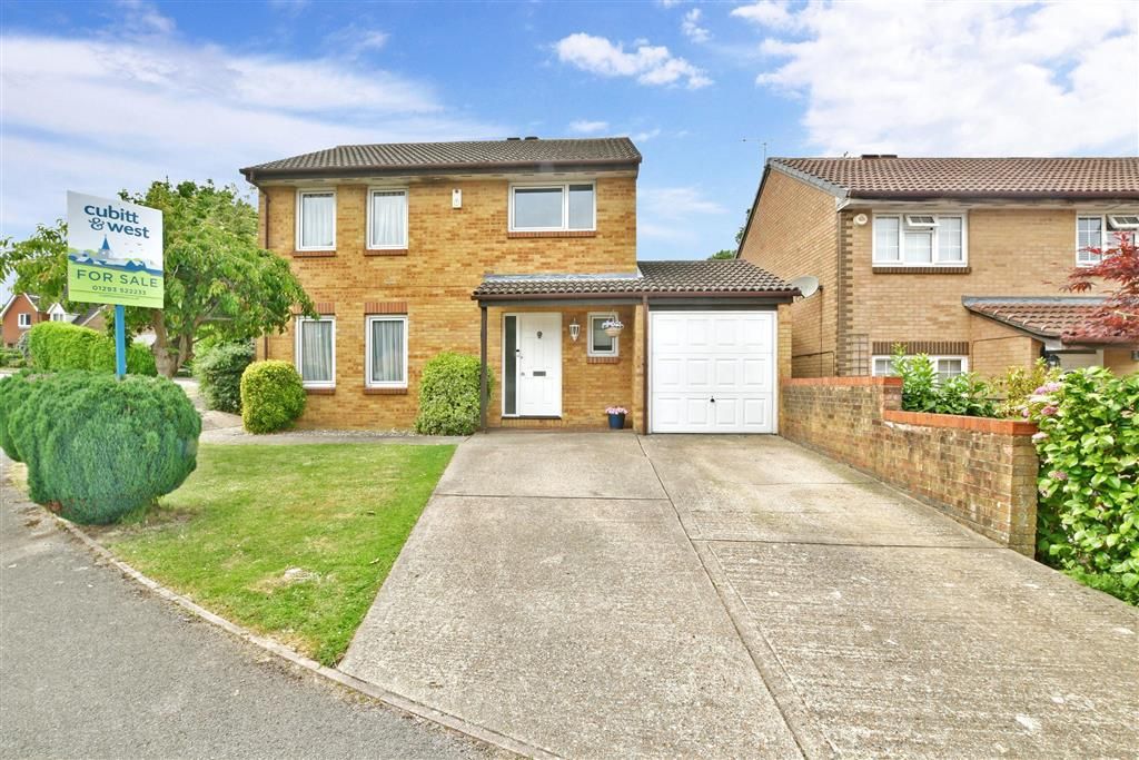 4 bed detached house for sale in Chepstow Close, Pound Hill, Crawley