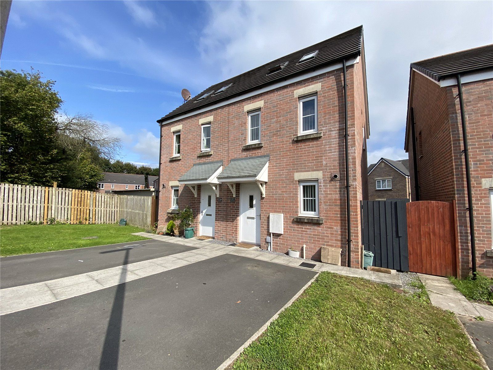 3 bed semidetached house for sale in Maes Pedr, Travellers Rest