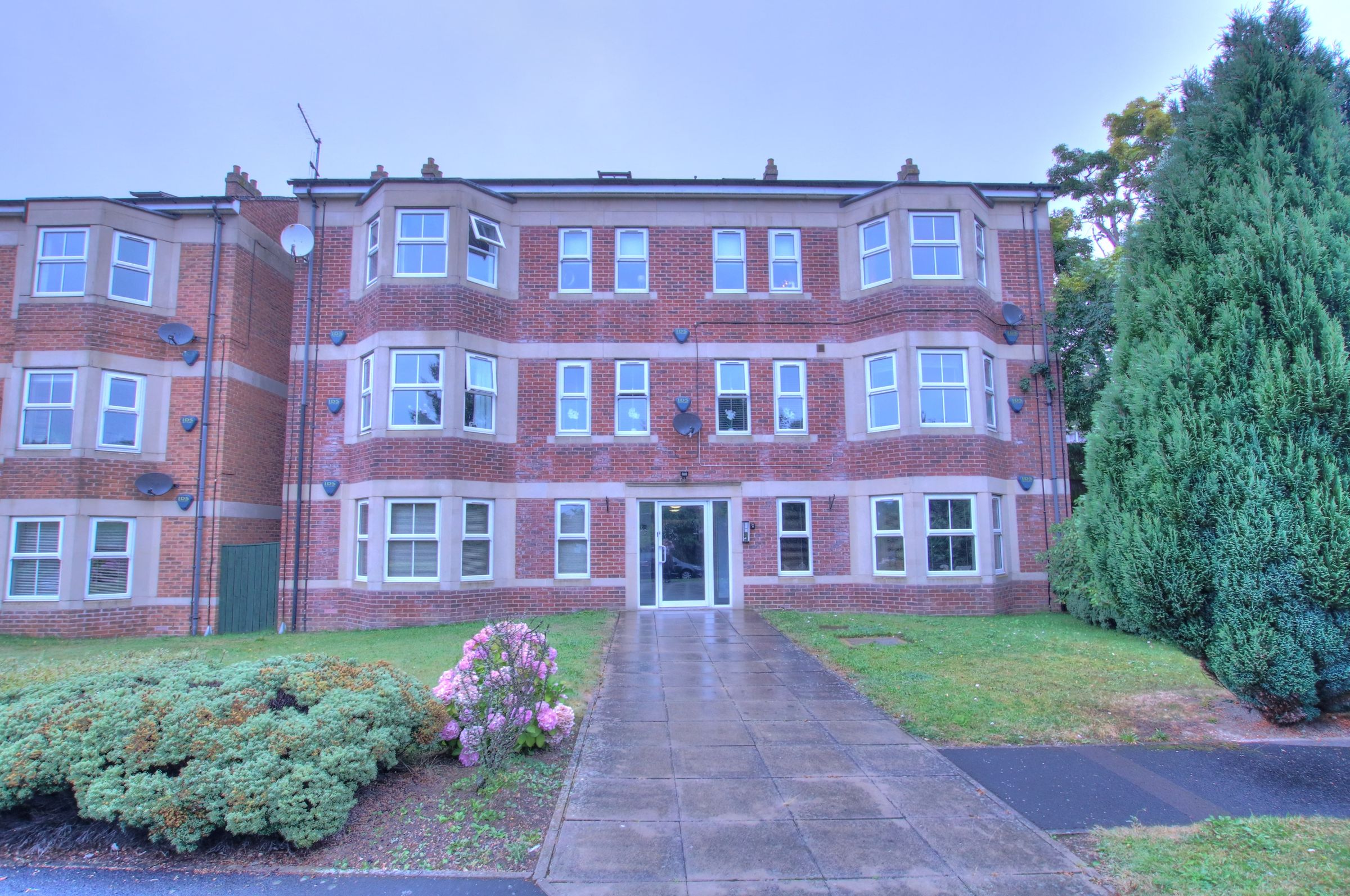 2 bed flat to rent in Moss Side, The Greenside, Wrekenton, Gateshead