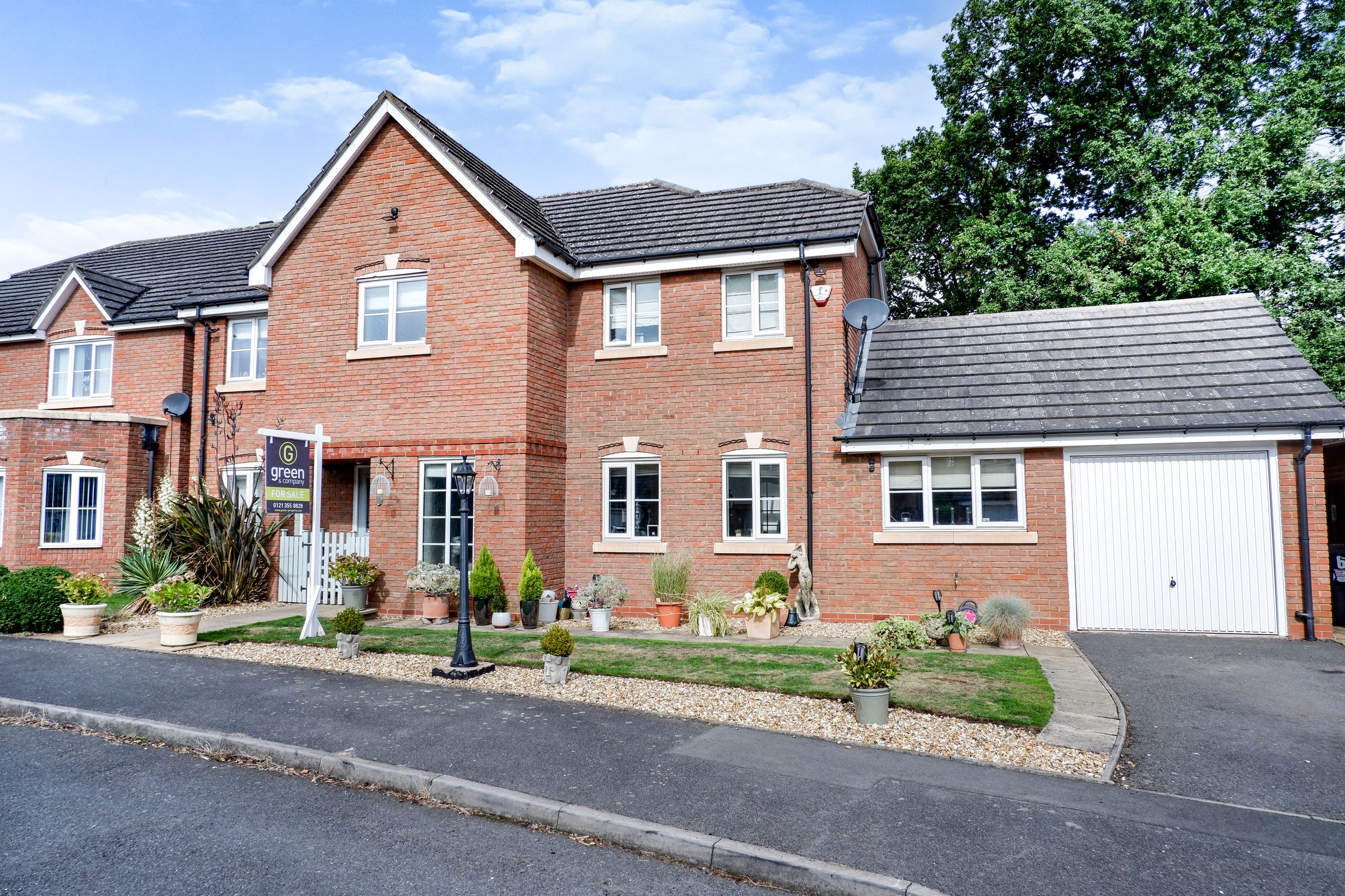 4 bed detached house to rent in West View Court, Sutton Coldfield B75
