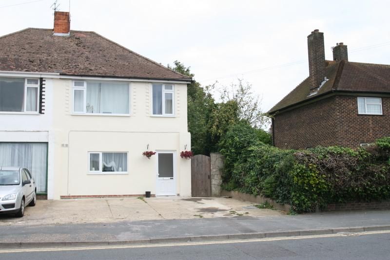 2 bed flat to rent in Wick Street, Wick, Littlehampton, West Sussex