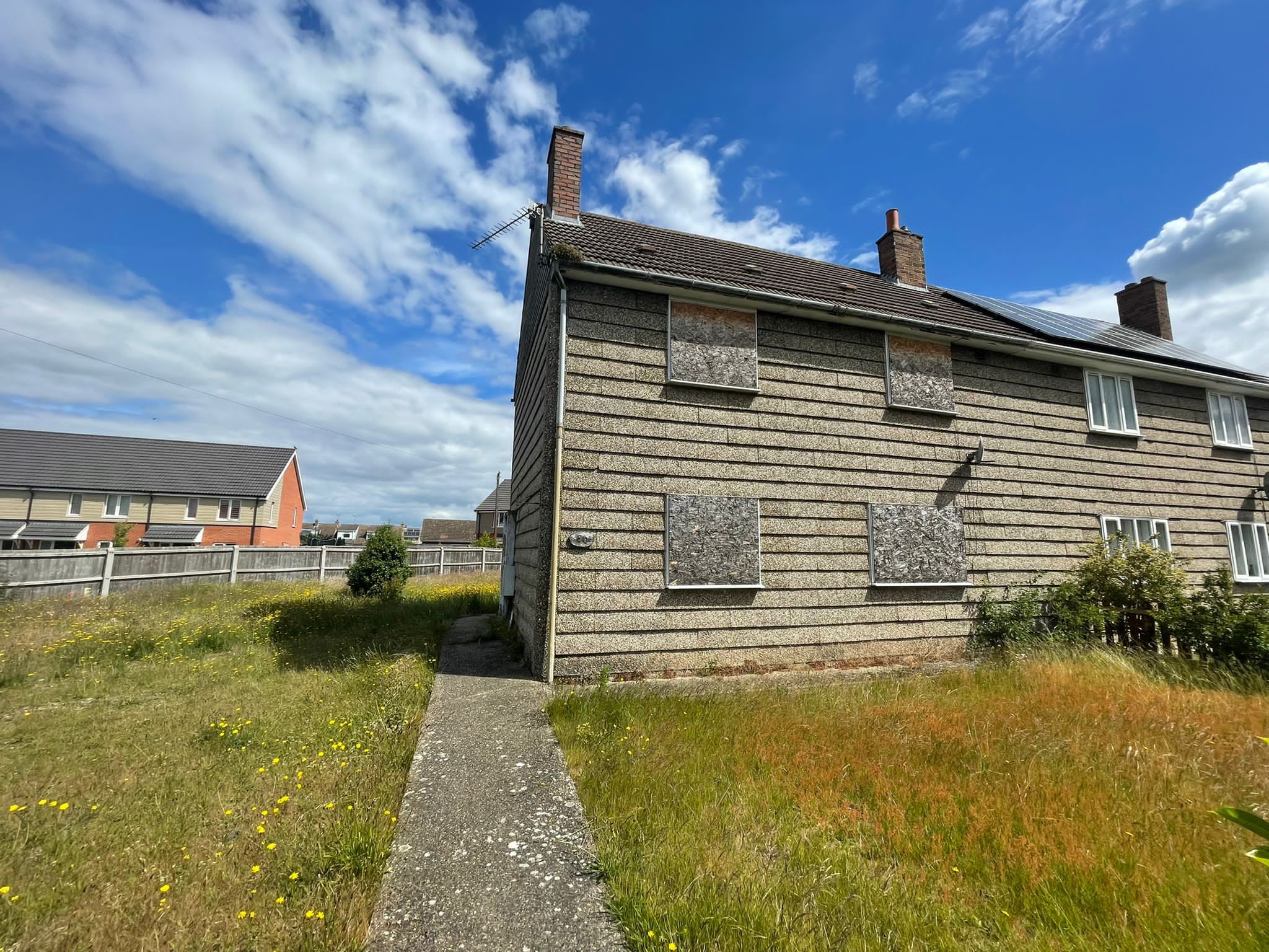 3 bed semidetached house for sale in Priory Road, North Wootton, King