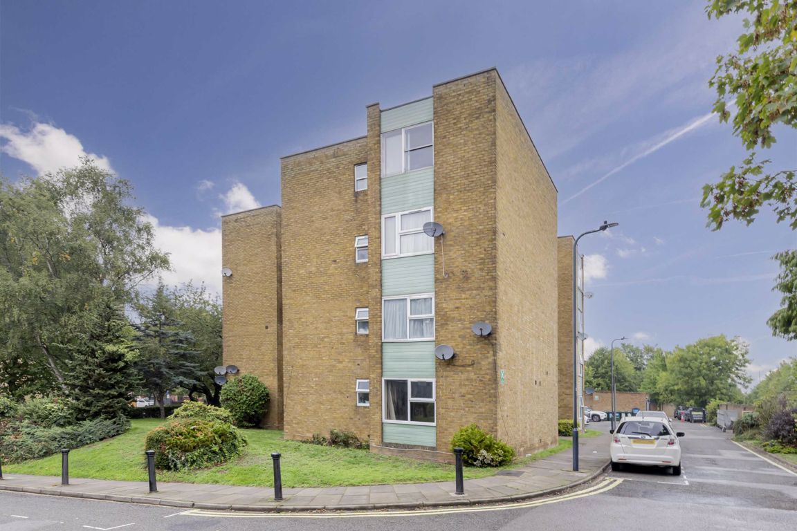 2 bed flat for sale in Chelsea Close, London NW10 Zoopla