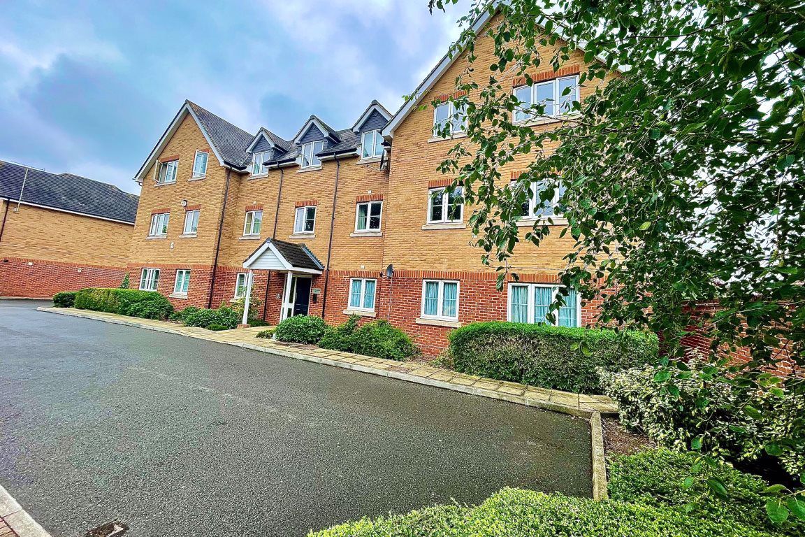 2 bed flat to rent in Harvey Road, Langley, Slough SL3 Zoopla