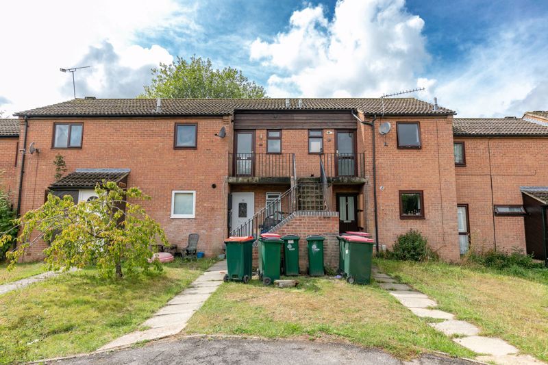1 bed flat for sale in Greenways Walk, Tollgate Hill, Crawley, West