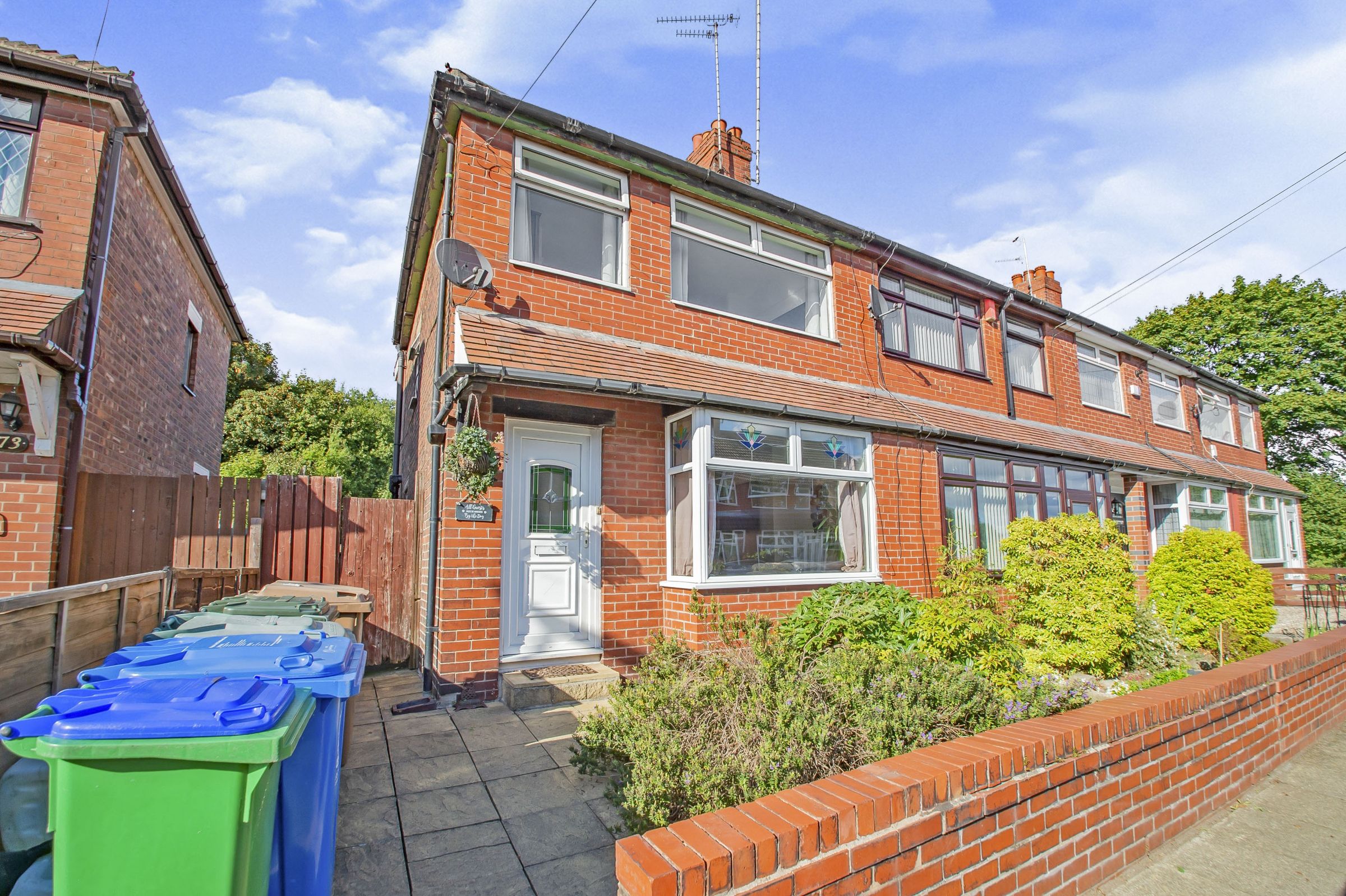 3 bed semidetached house for sale in Farmway, Alkrington, Manchester