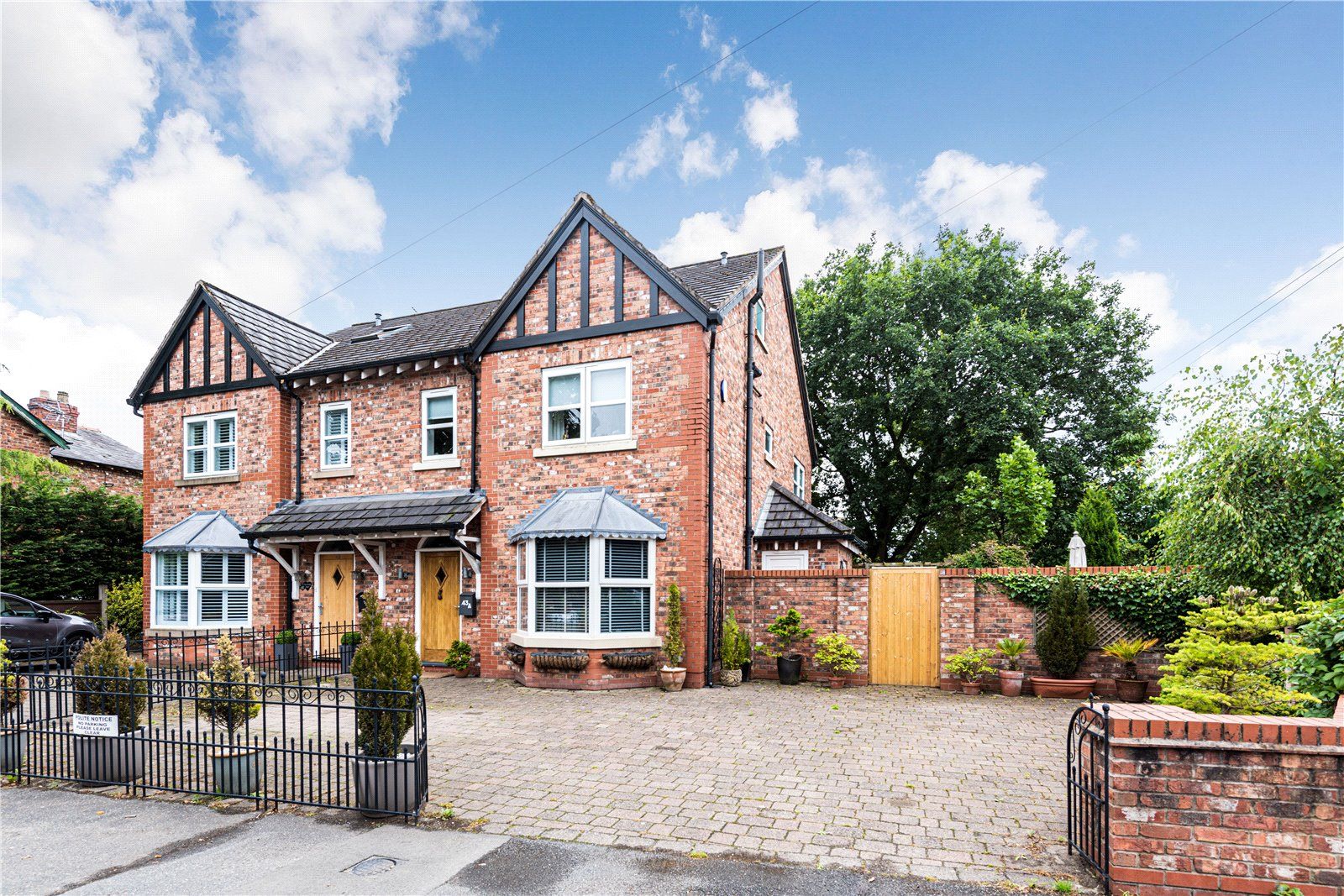4 bed semidetached house for sale in Altrincham Road, Wilmslow