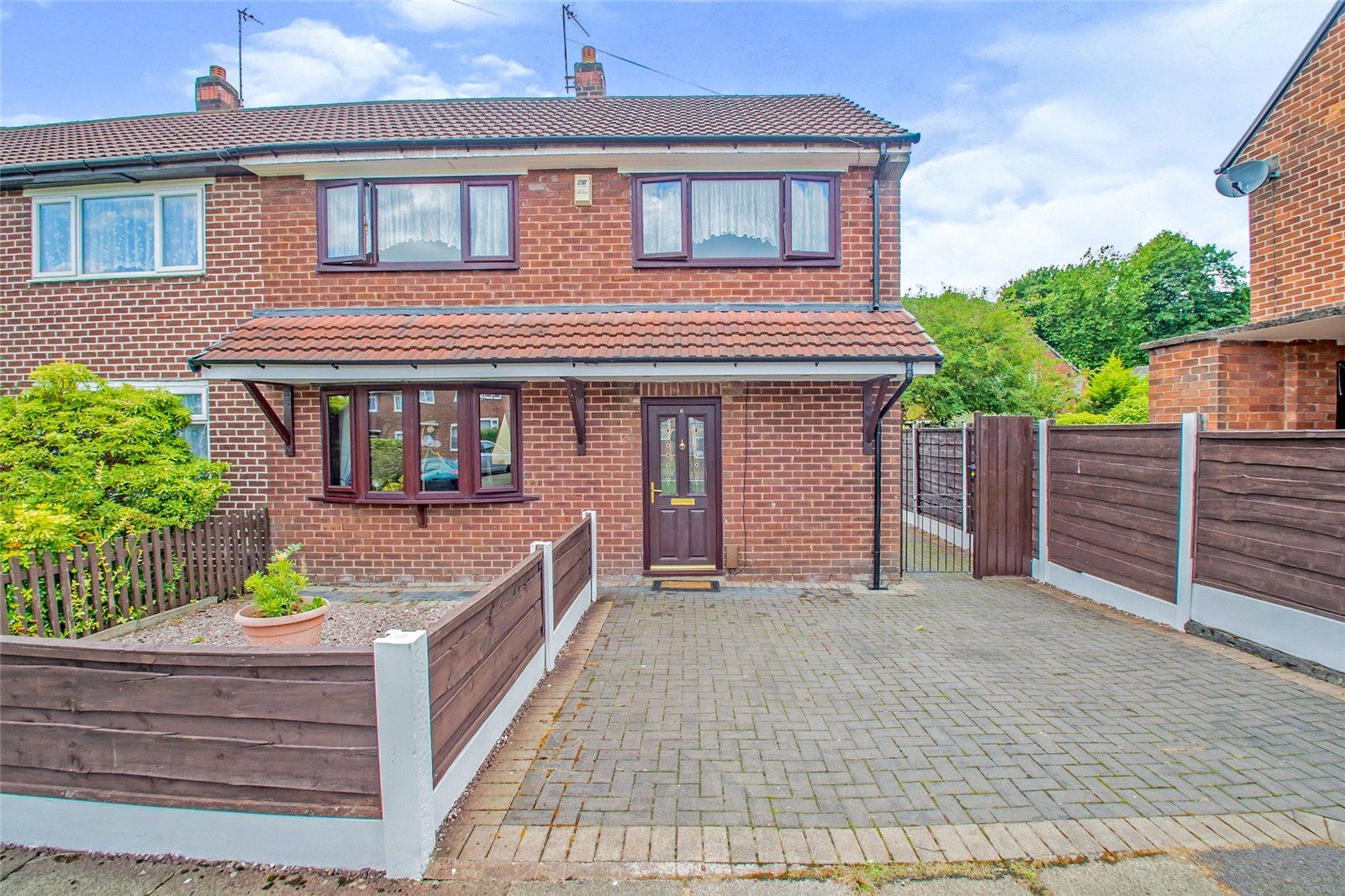 3 bed semidetached house for sale in Bridges Avenue, Goshen, Bury