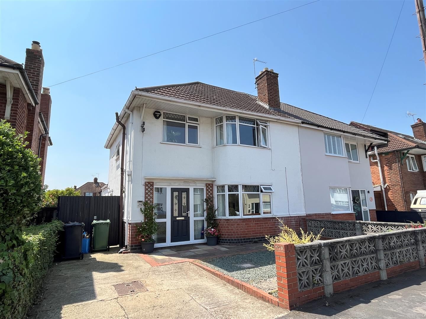 3 bed semidetached house for sale in Kingscroft Road, Hucclecote