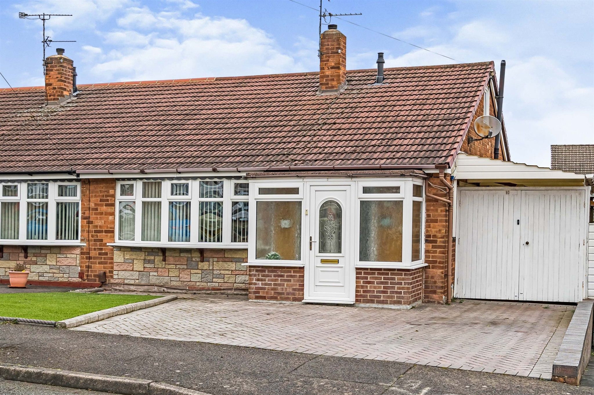3 bed semidetached bungalow for sale in Watts Close, Tipton DY4 Zoopla