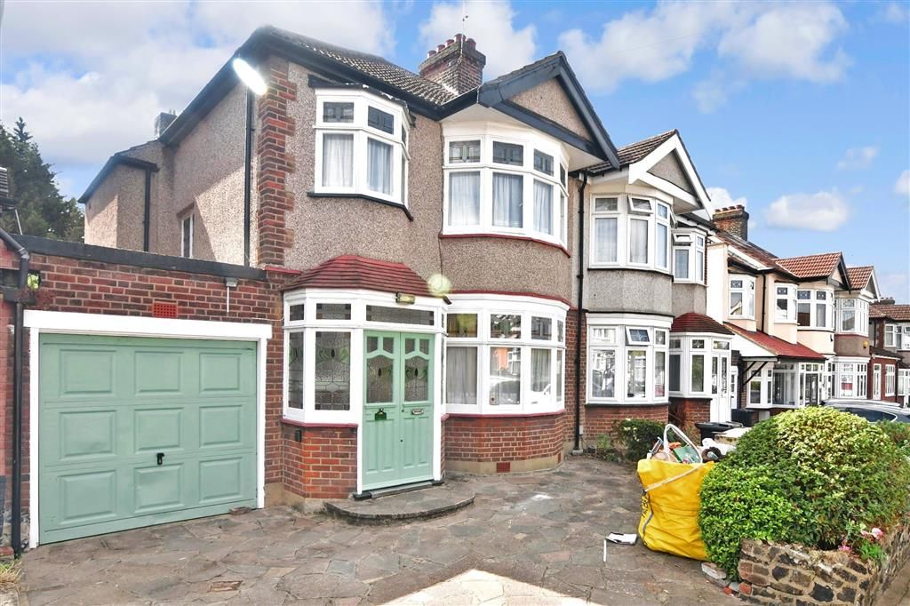 3 bed semidetached house for sale in Lakeside Avenue, Ilford, Essex