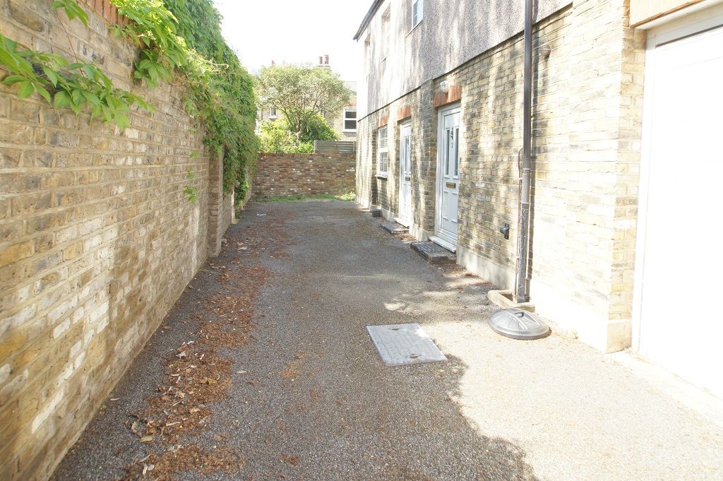 2 bed flat to rent in Swaffield Road, Earlsfield SW18 Zoopla