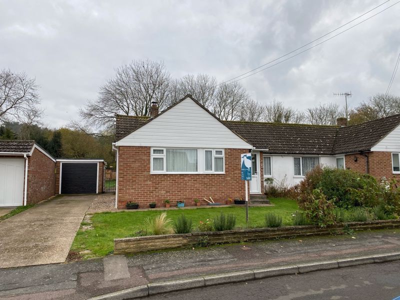 3 bed semidetached bungalow for sale in Greenbanks, Lyminge