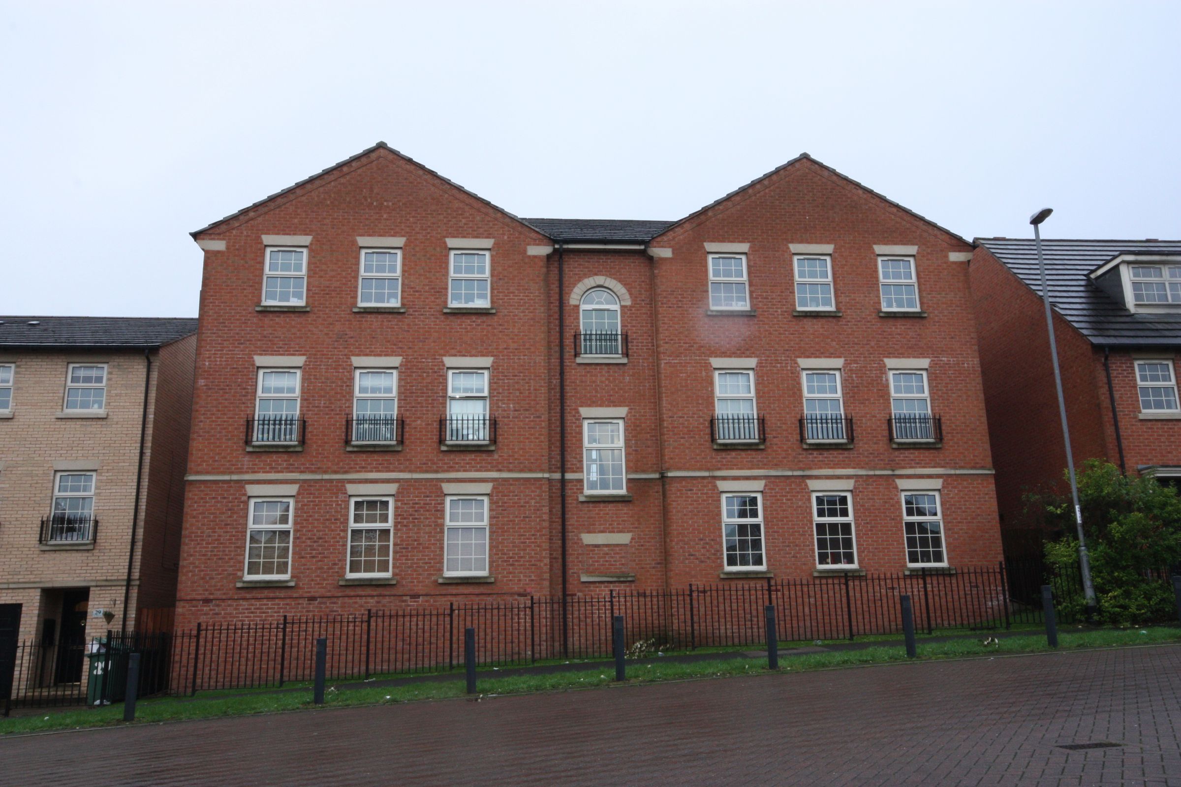 2 bed flat to rent in Vienna Court, Churwell, Morley, Leeds LS27 Zoopla
