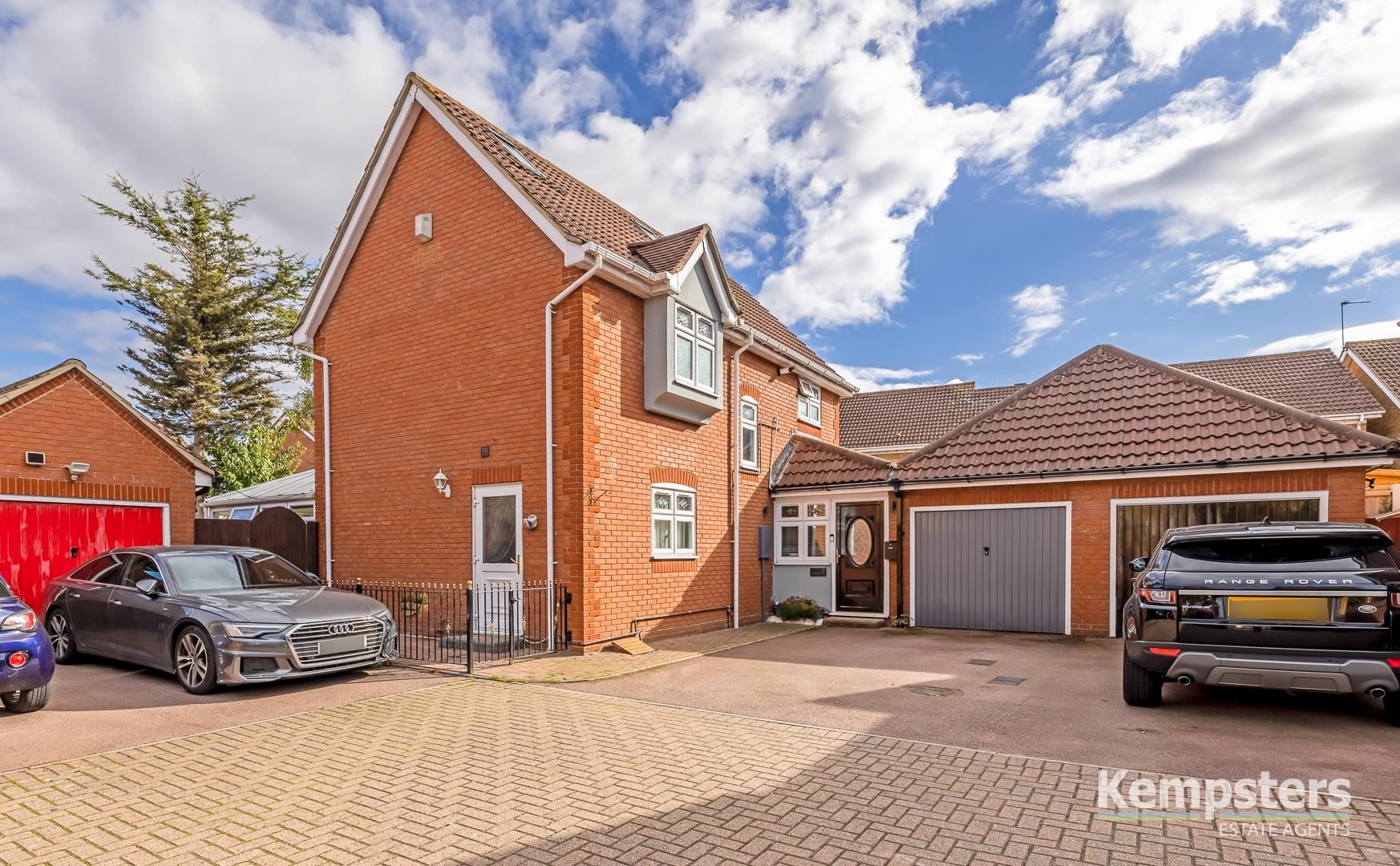 3 bed detached house for sale in Andrea Avenue, Chafford Hundred, Grays