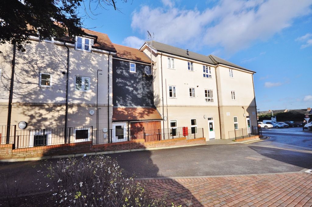 1 bed flat to rent in White Hart Way, Dunmow CM6 Zoopla