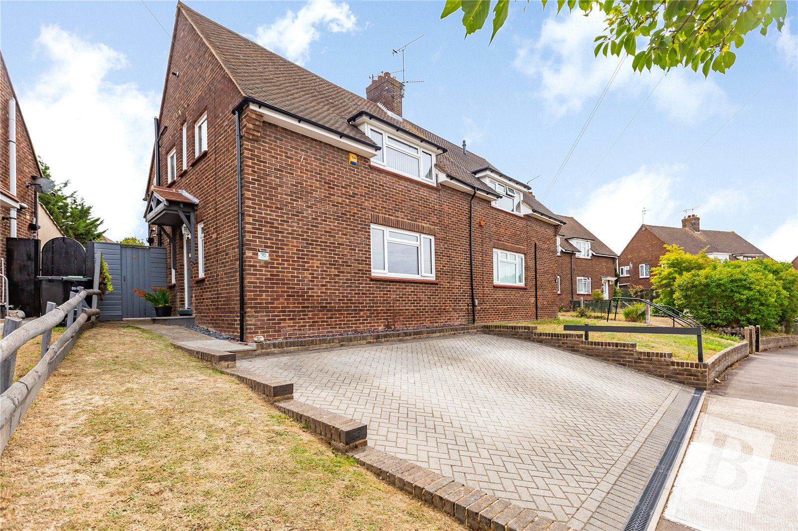 3 bed semidetached house for sale in St. Crescent, Gravesend