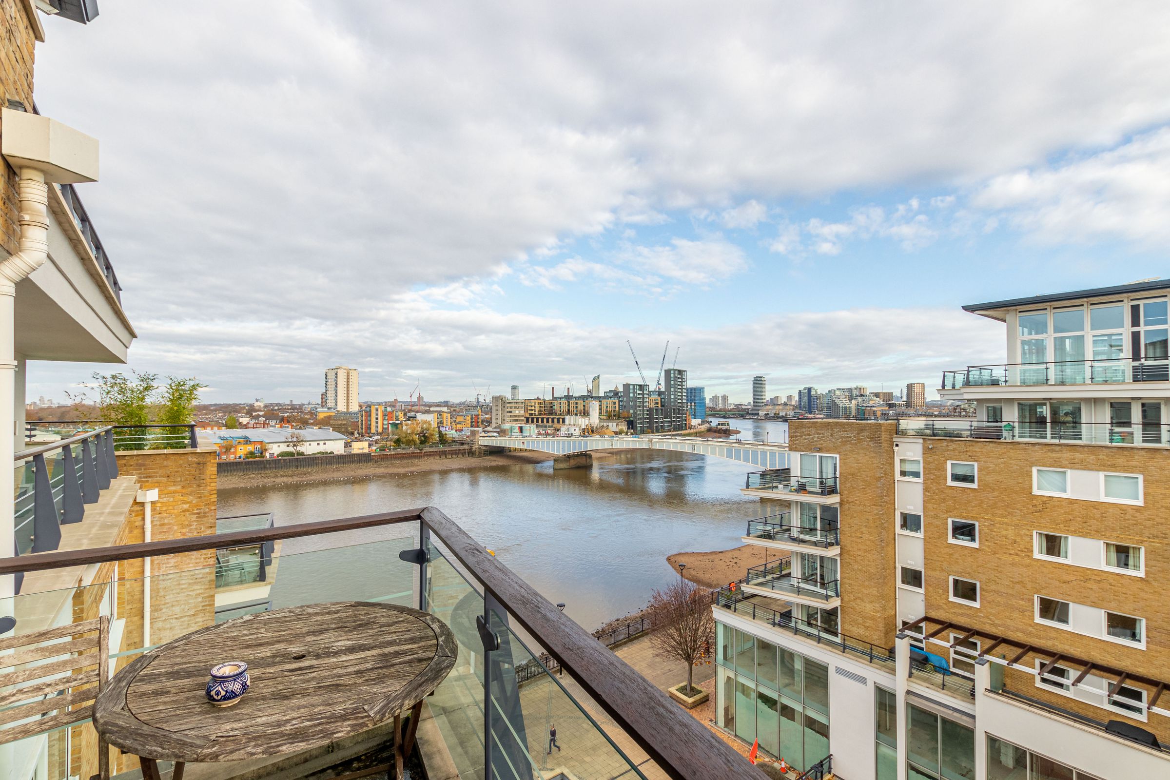 2 bed flat to rent in Smugglers Way, London SW18 Zoopla